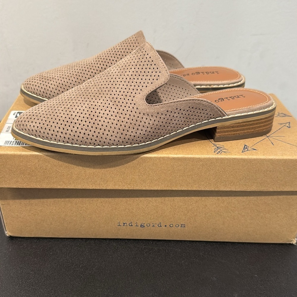 Indigo Rd. Hayze Taupe Mules Size 6 EUC